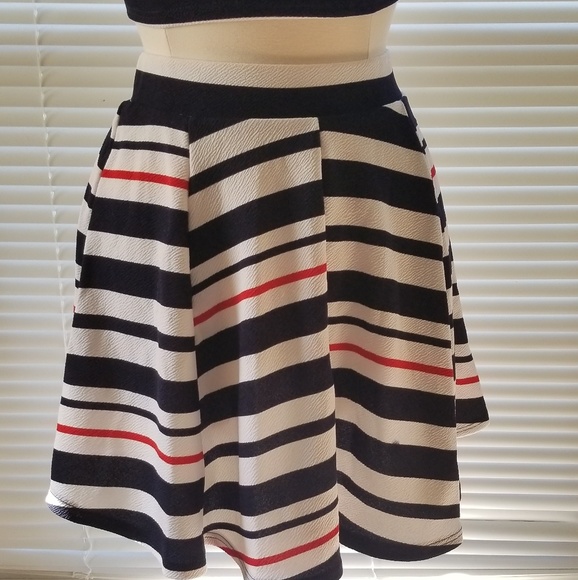 Striped Crop Top Skirt Set - Picture 5 of 8